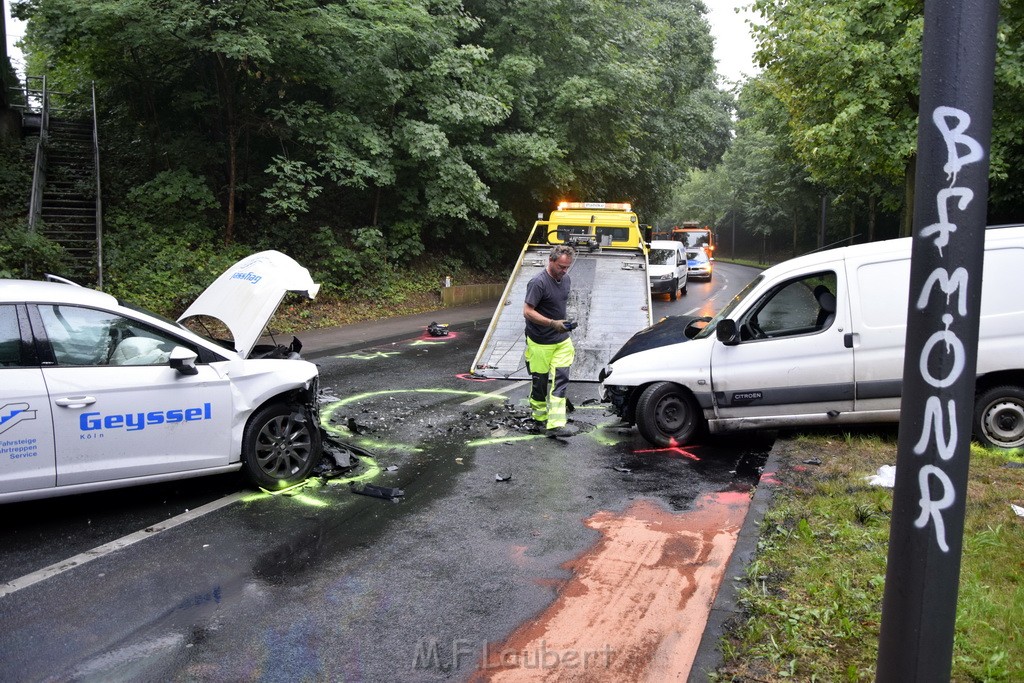 VU Frontal Koeln Hoehenhaus Berlinerstr vor Leuchterstr P36.JPG - Miklos Laubert